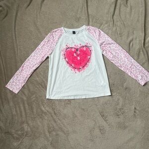 NWOT - SHEIN Valentine/Heart Shirt. Size Large